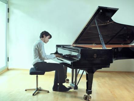 A Recital by Tom Borrow piano